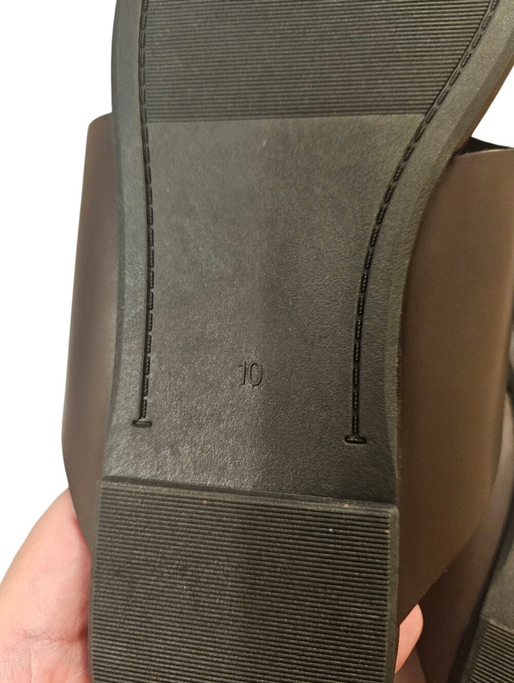 Brown Old Navy Women's Faux-Leather Wide Thong Sandals - Picture 15 of 15